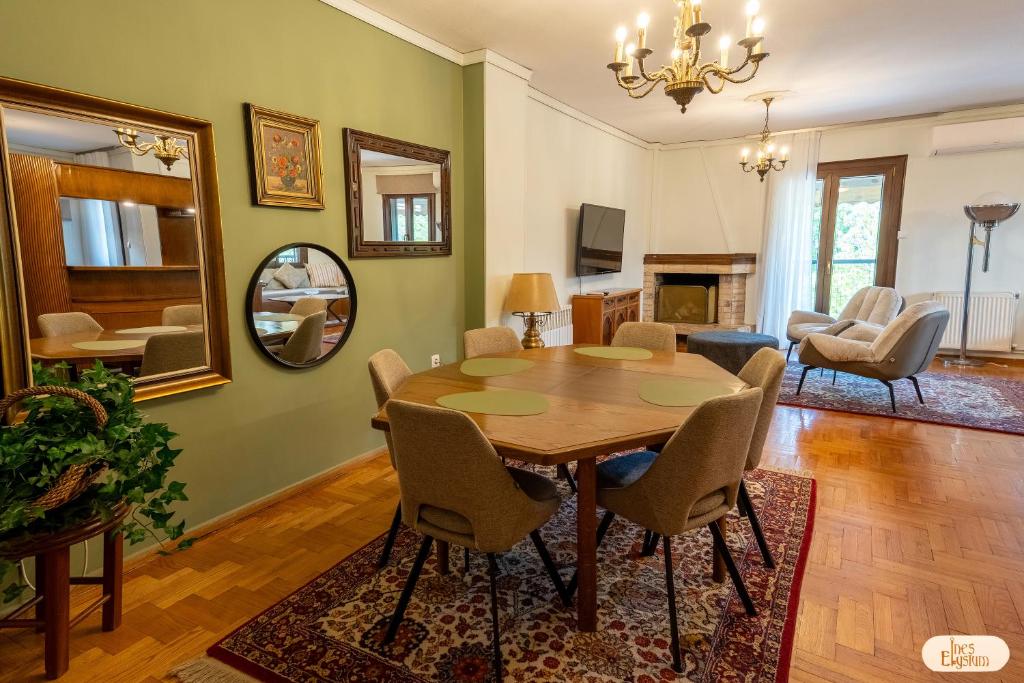 Ines Elysium, Kastoria