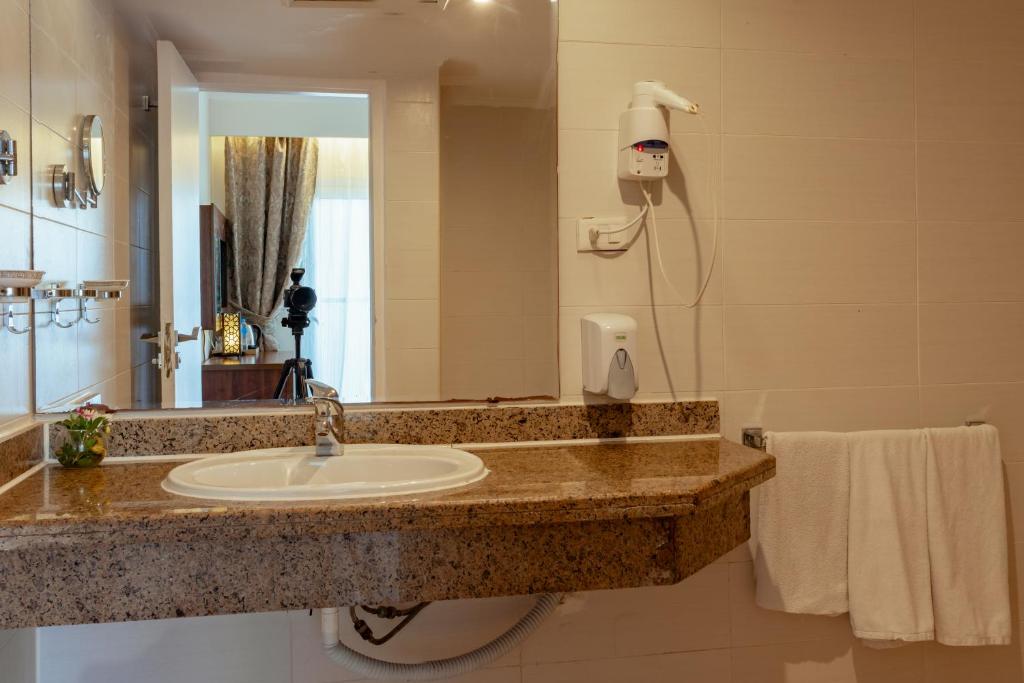 Royal Star Beach Resort - Couples and Families Only — Hurghada, Red Sea