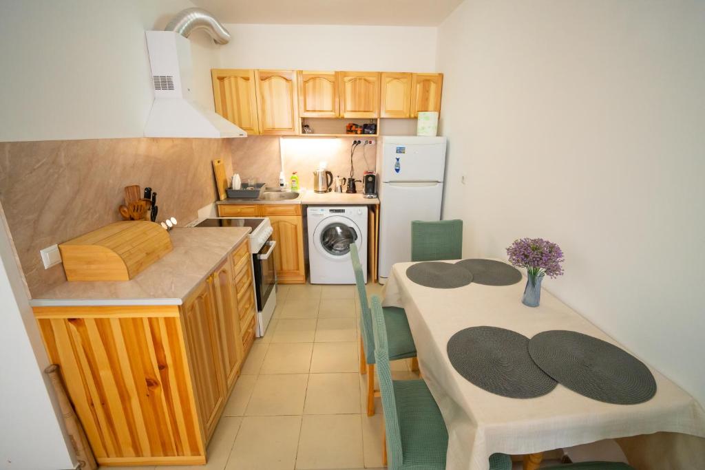 Spacious 2BD Apartment - Walk to City Center and free Parking by Flat Mаnager, Burgas