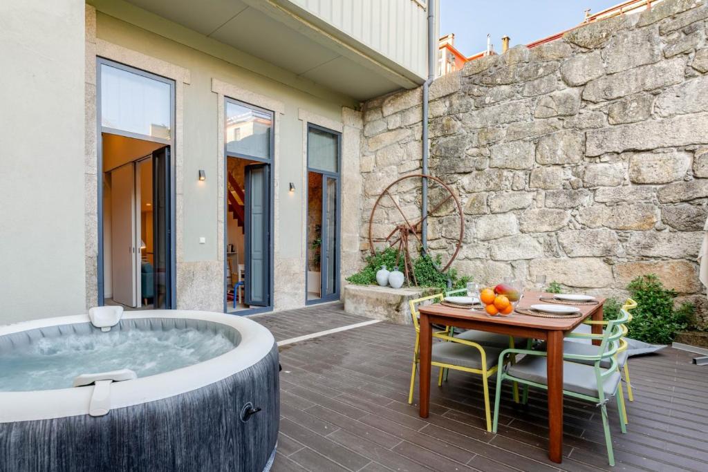 Invictus Escape – Jacuzzi & Charm in the City, Porto
