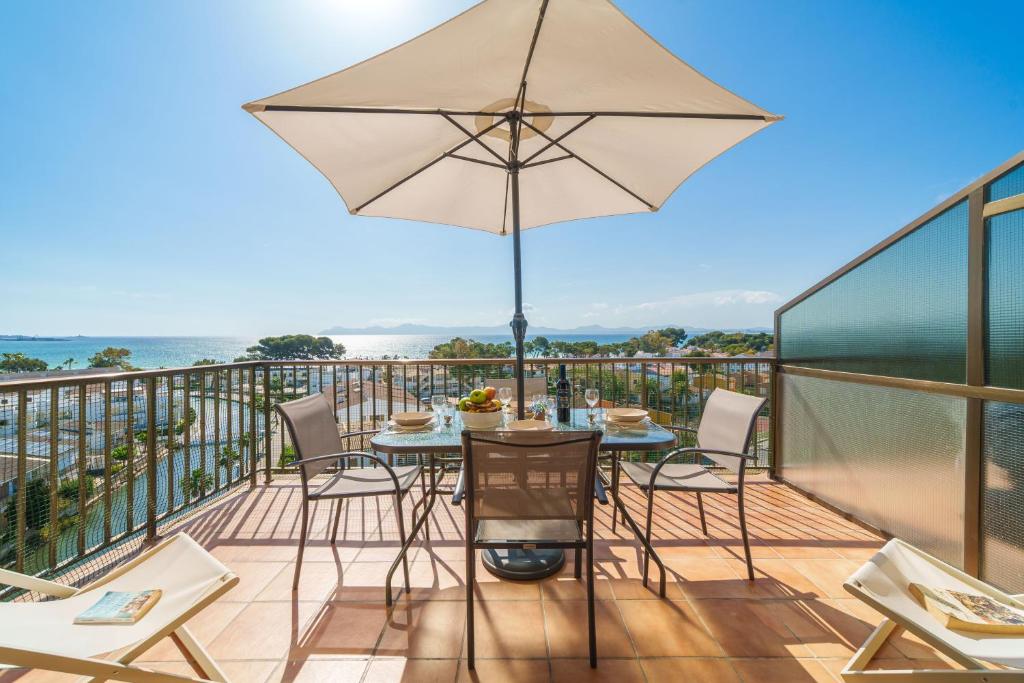 The Shell ll NEW at the beach, with Sea Views and Swimming Pool, Alcudia