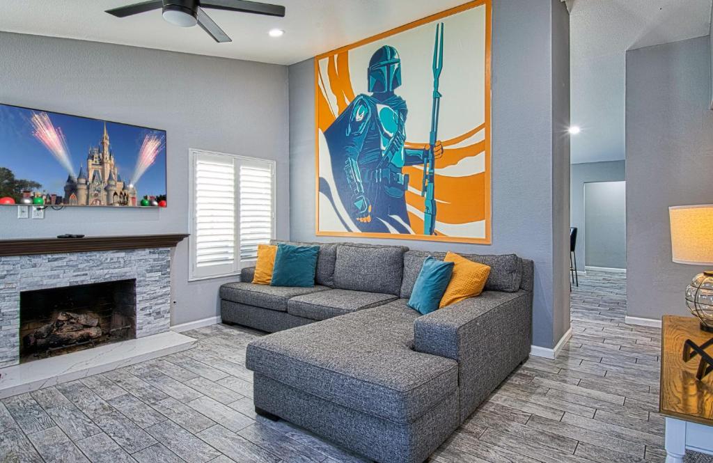 F-58 Mandos Hideaway, Anaheim