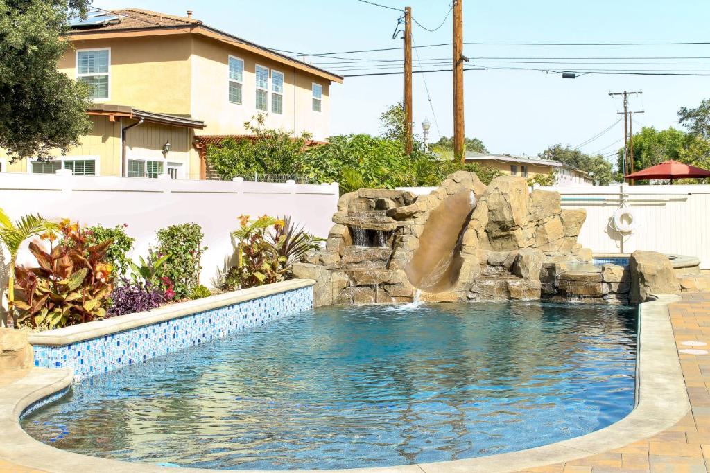 F-33 Walts Place, Anaheim