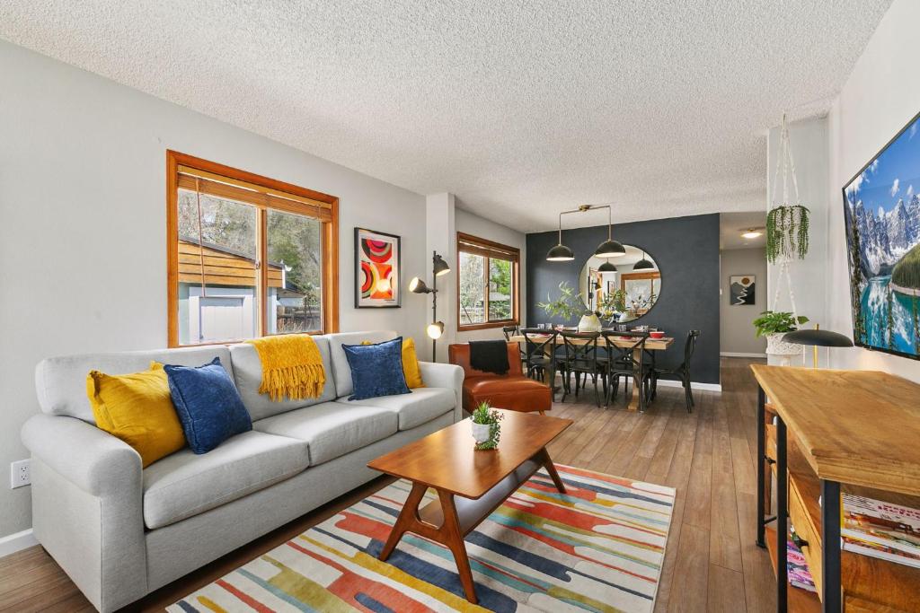 Old Town Basecamp 6 Blocks to Old Town Square, Fort Collins