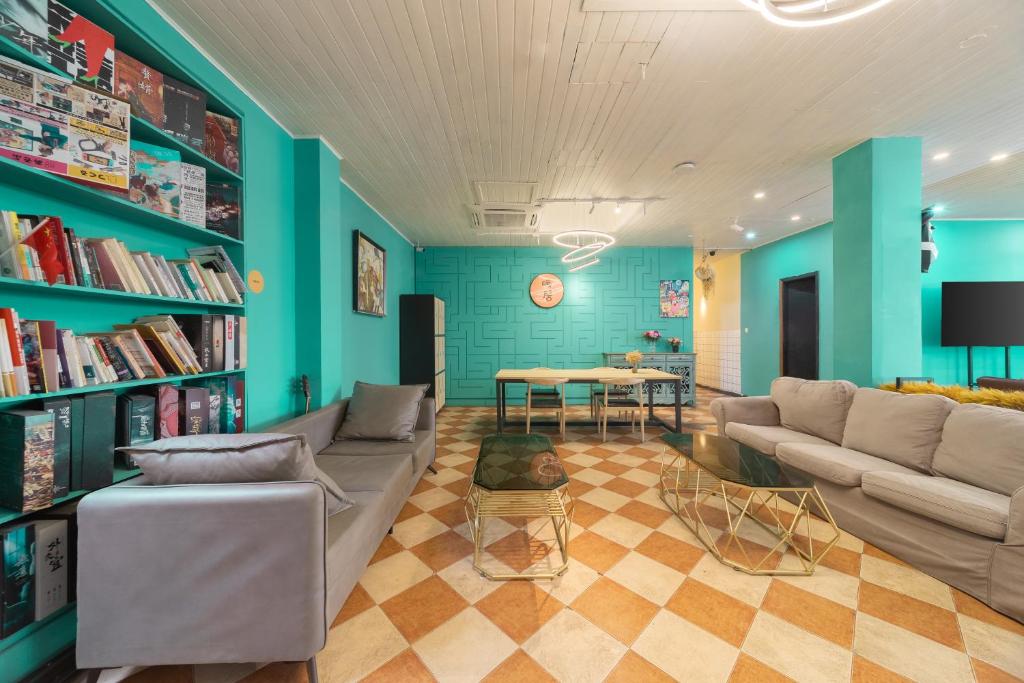 Shared lounge/TV area
