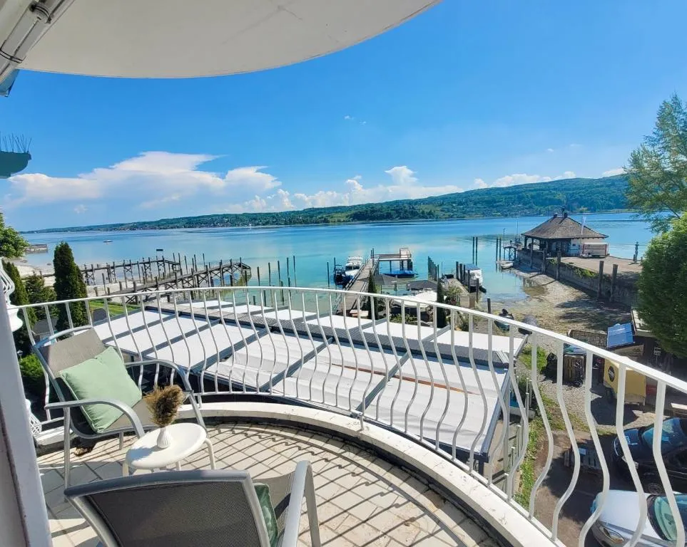SEE-Hotel Seeschau - direkt am Bodenseeufer, hotel in Reichenau