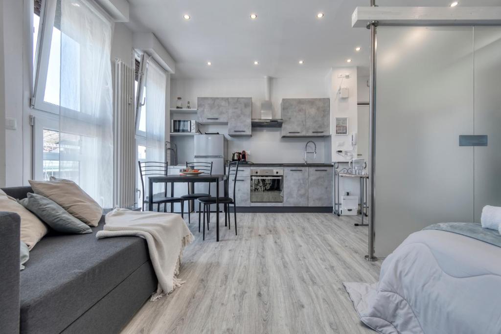 Front Station Apartment by DiffeRent - 4