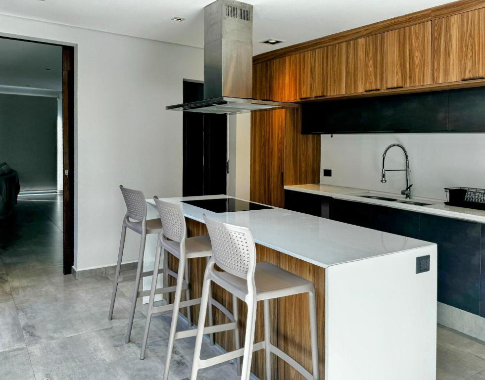 Luxury House in the Most Exclusive Area of Asunción - 5