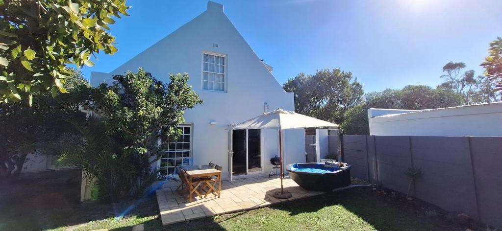 4 Periwinkle Place, Kommetjie