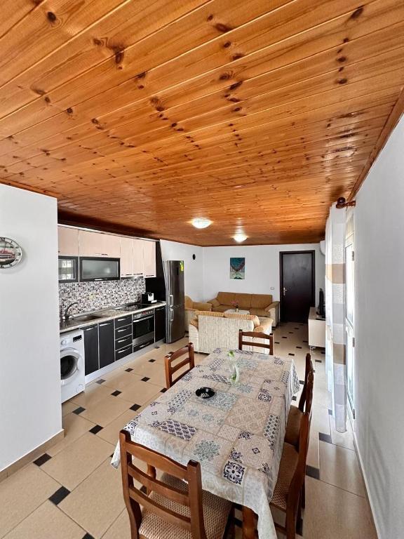 Open balcony apartment, Durrës