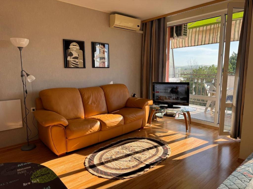 Quiet studio with a view!, Slunečné pobřeží