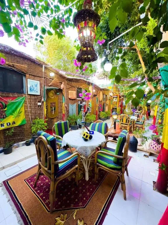 peace garden hostel & camp, hotel in Luxor