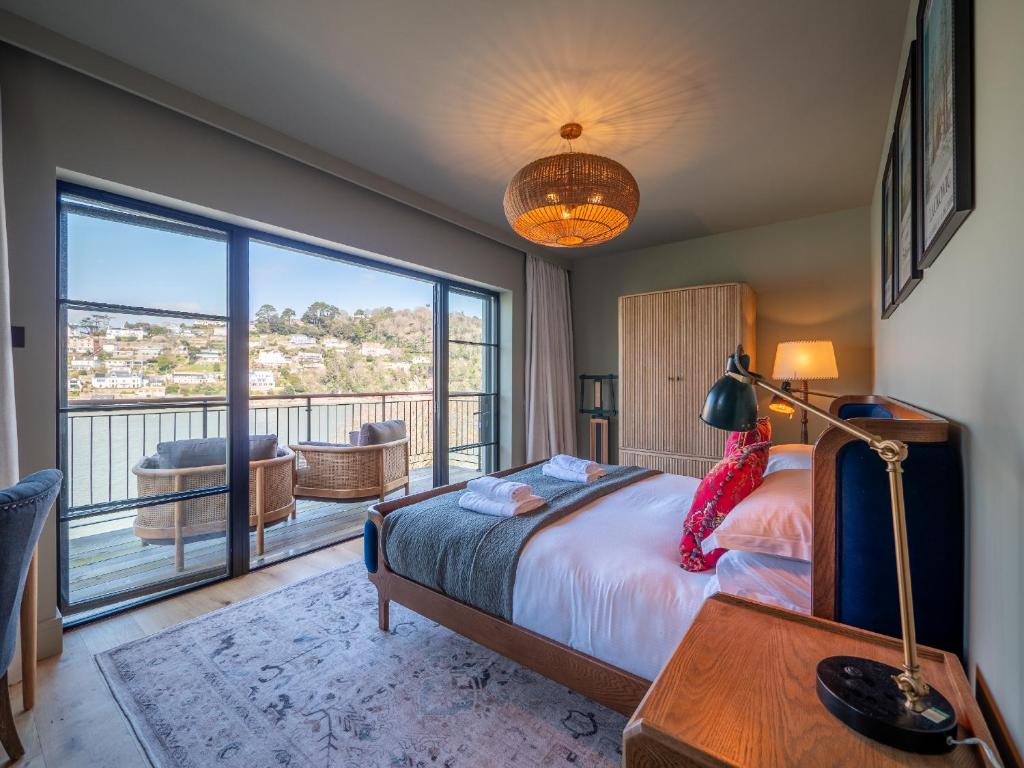 Stylish Waterfront Home With River Dart Views, Dartmouth