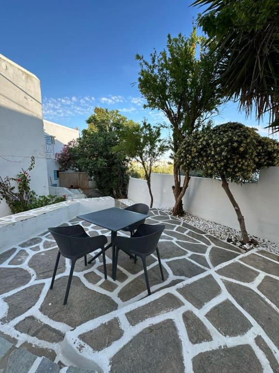 islanderhouse77, Nausa