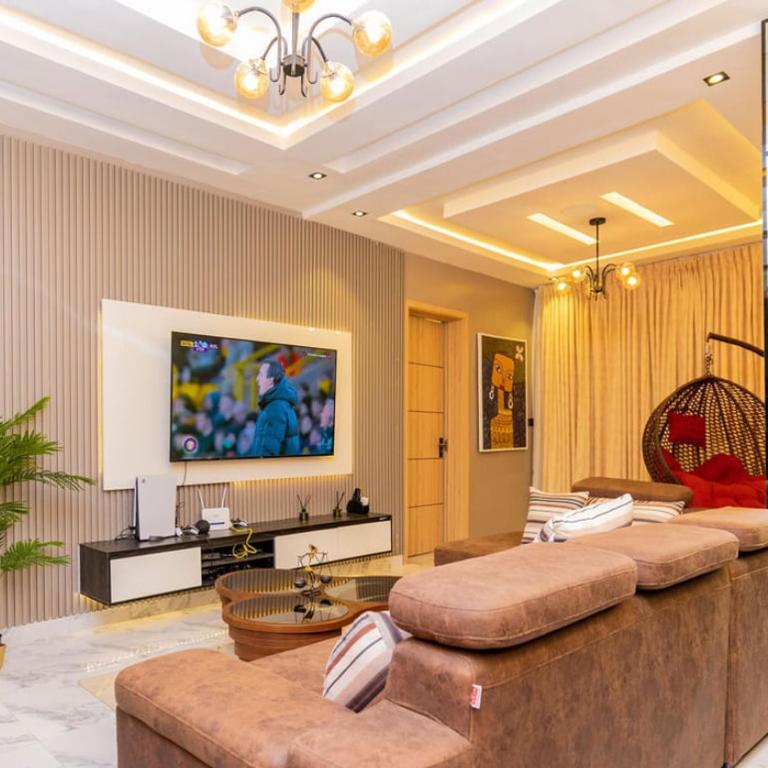 Monique's allure, Lekki