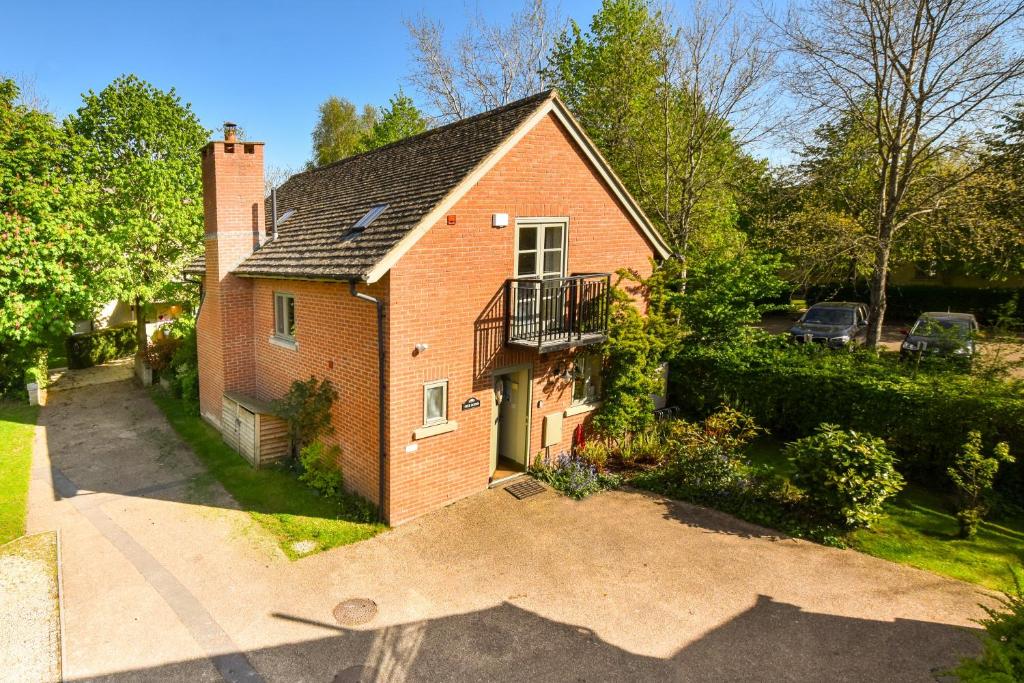 Cosy Cotswold Lodge, Somerford Keynes photo 8