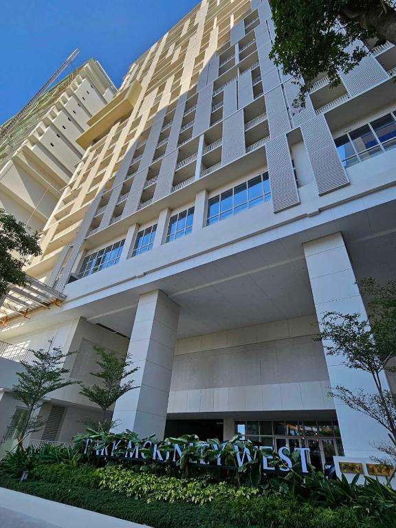 Condo Suite 1 Bedroom McKinley West Taguig City, Manila