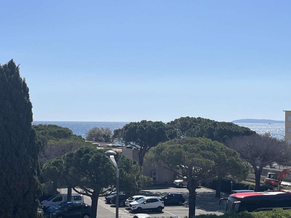 Magnifique T3 Rénové - Terrasse Vue Mer - Parking - FR-1-308-208 - 2