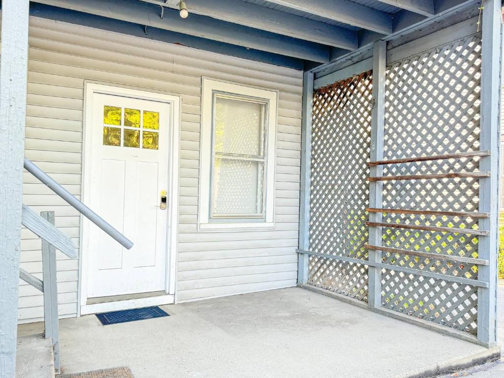 NEW - Mins to UVM - UVMHC - Downtown - Queen Bed, Burlington