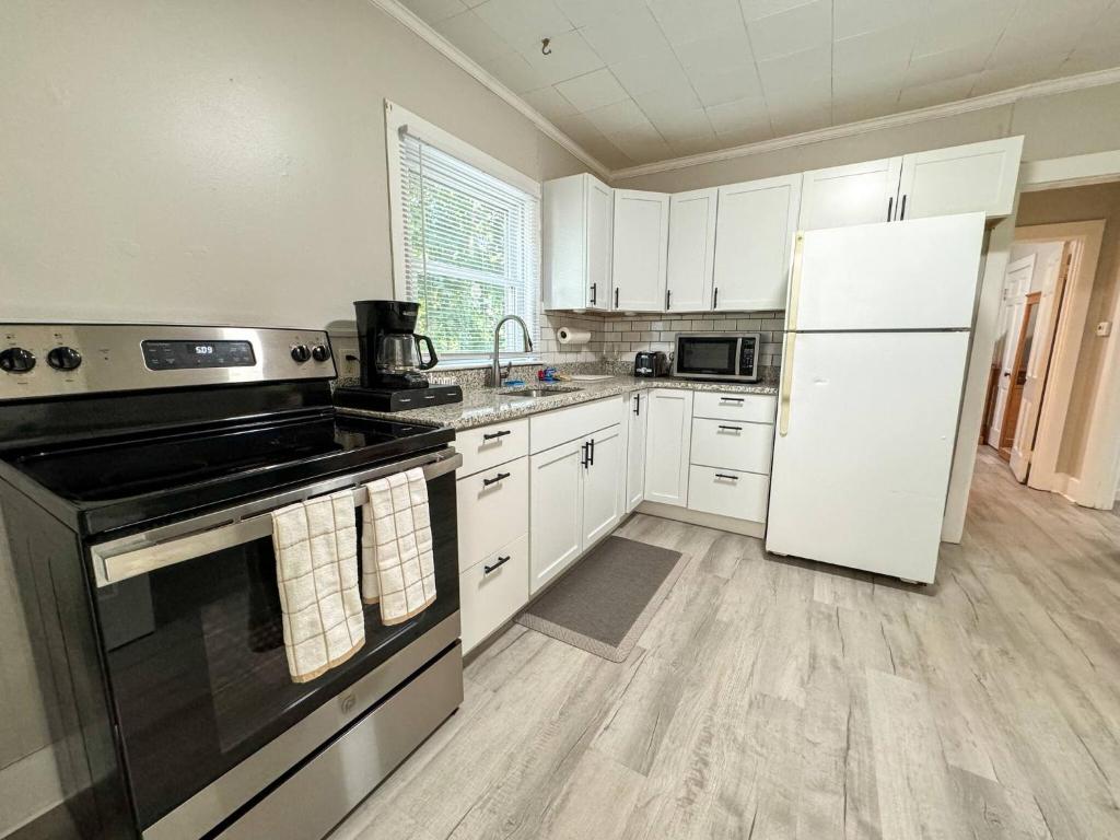 NEW - Mins to Manchester - Nashua - 1st Floor -, Hudson