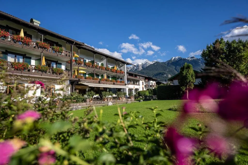 Parkhotel Wallgau 4 Sterne Superior Alpenjuwel mit Spa Genuss, Golf & Wellness in der Karwendel-Region Tradition trifft Eleganz im stilvollen Rückzugsort, hotel in Wallgau