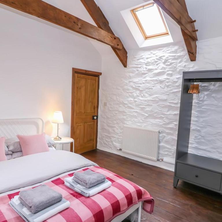 Characterful and quirky cottage in beautiful Pembs, Fishguard