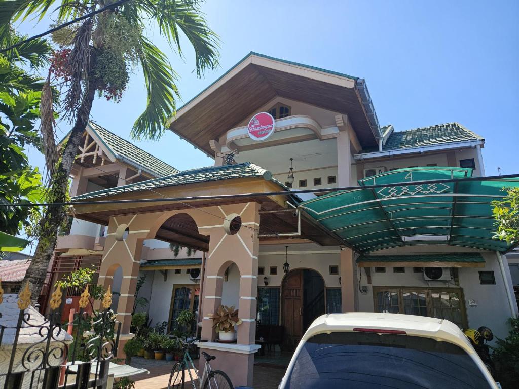 Flamboyan House, Padang