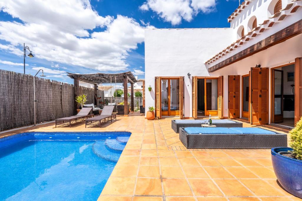 Villa with sunny private pool in golf resort - child friendly! - 3