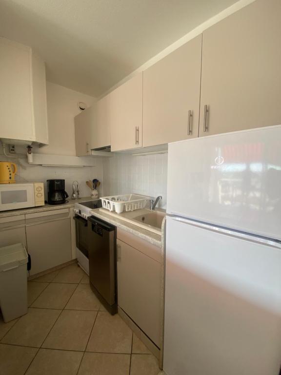 PORT CAMARGUE – BEL APPARTEMENT CLIMATISÉ AVEC VUE MER, TERRASSE PARKING – 4 PERSONNES - 3