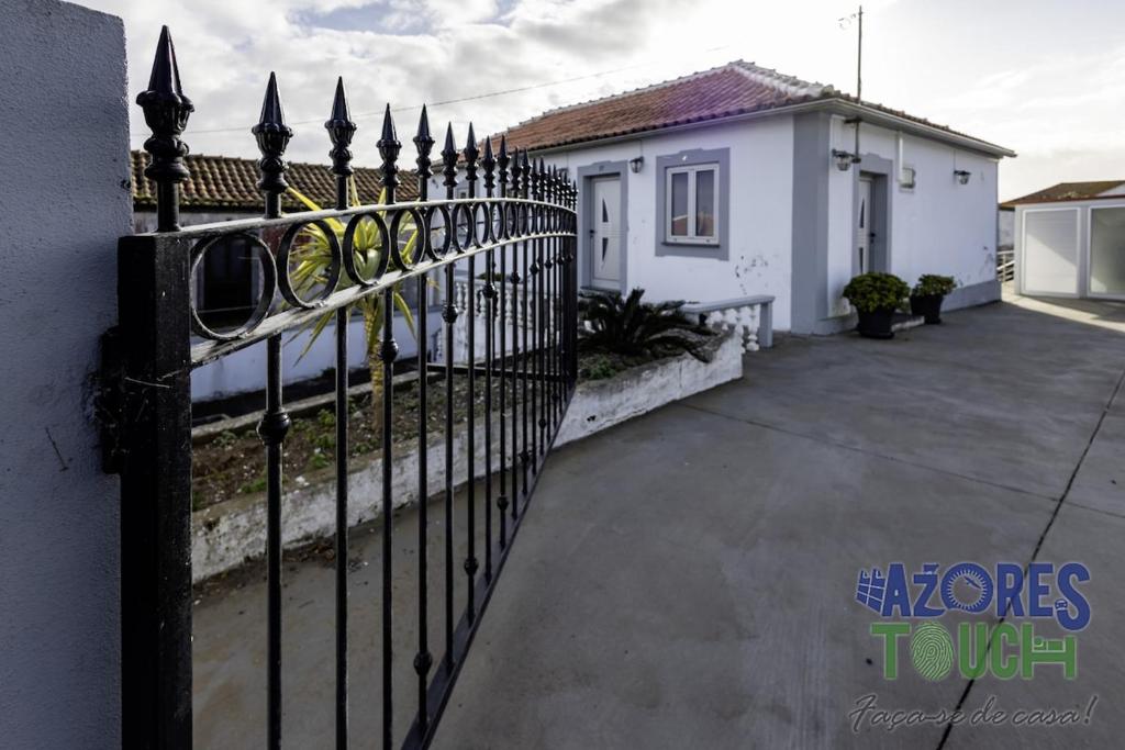 Sunset Pool House, Feteira