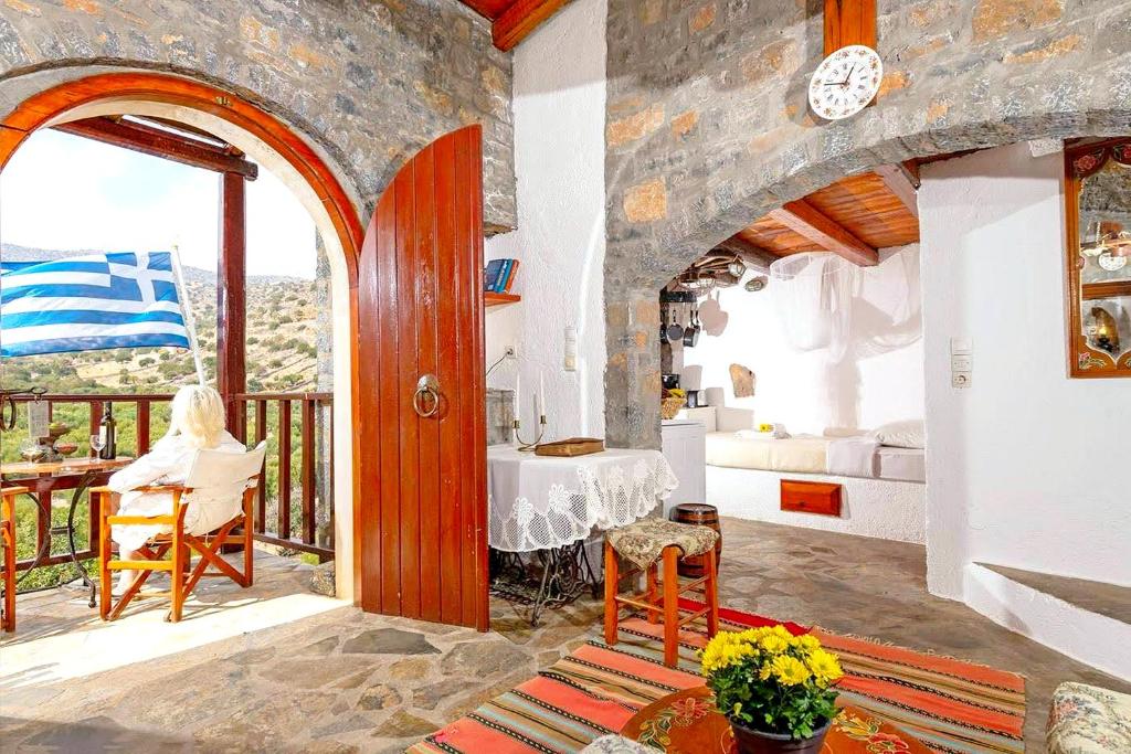 ザ トラディショナル ホームズ オブ クレタ (The Traditional Homes of Crete)