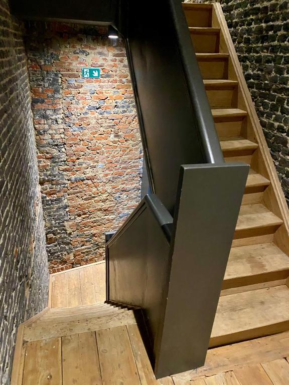 Brick 36 Antwerp - Contemporary Flat with Authentic Touch 7
