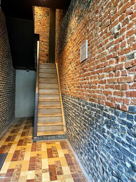Brick 36 Antwerp - Contemporary Flat with Authentic Touch 6