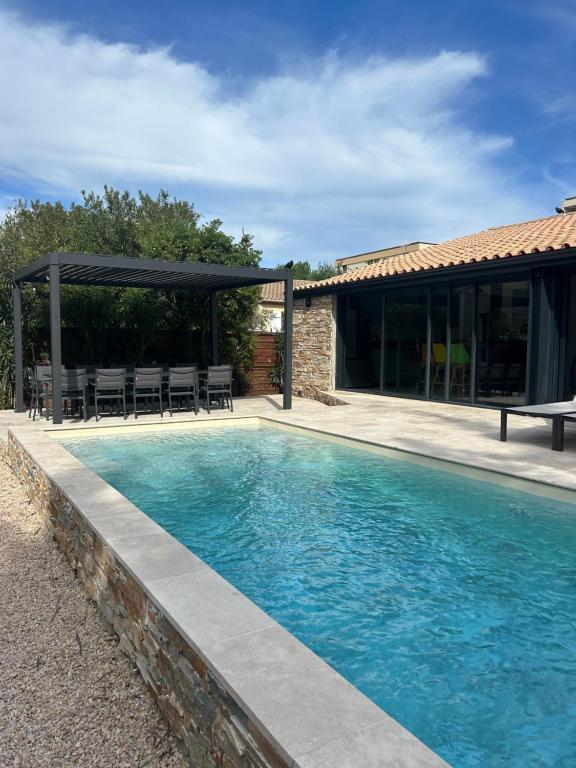Villa 5 min walk to beach port - 2