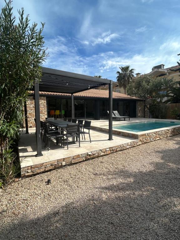 Villa 5 min walk to beach port - 4