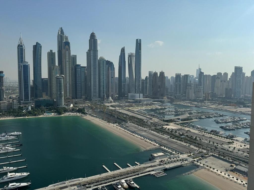 2BR-Beach Access - Stunning Marina&Palm View, Dubaj