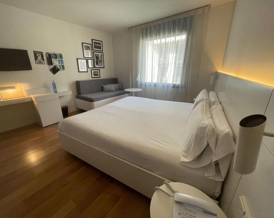 Pol & Grace Hotel — Pokoje in Barcelona, Katalonia
