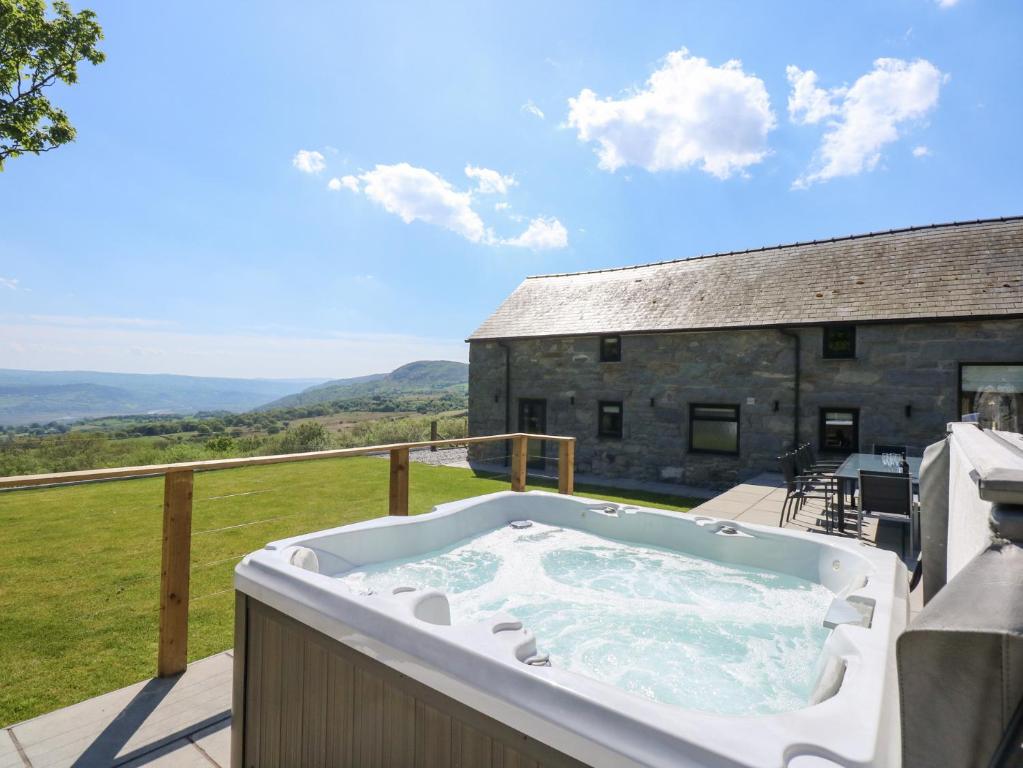 Ysgubor Maen Y Bardd, Conwy