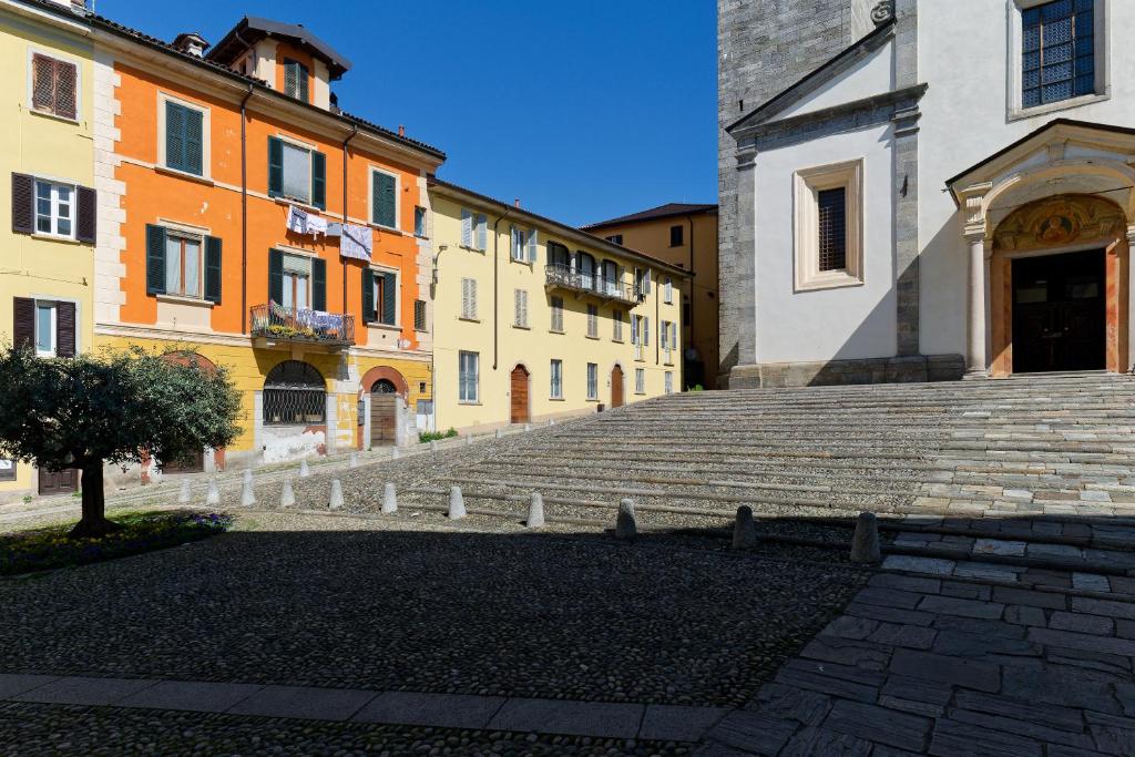 Loggia degli Innocenti Laura - Flat in the Center and near the Lake with two Bedrooms - 3