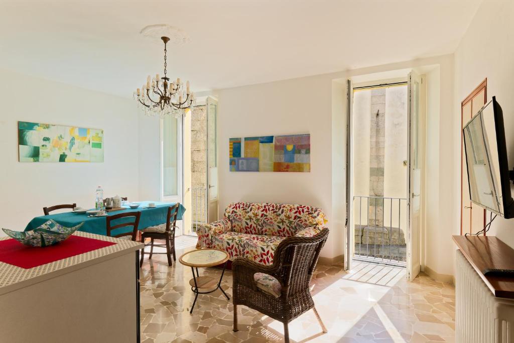 Loggia degli Innocenti Laura - Flat in the Center and near the Lake with two Bedrooms - 4