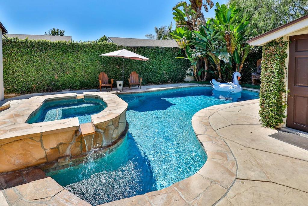 City Paradise Saltwater Pool-Spa and Ping-Pong, Los Angeles