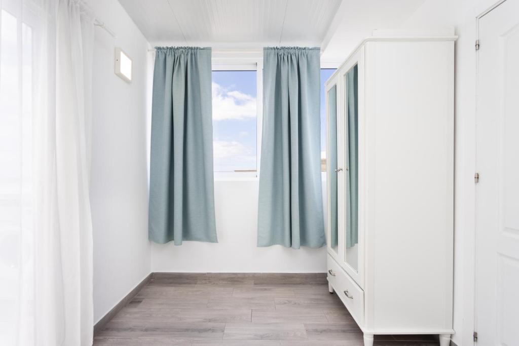 TOP New apartment center Los Cristianos - 2
