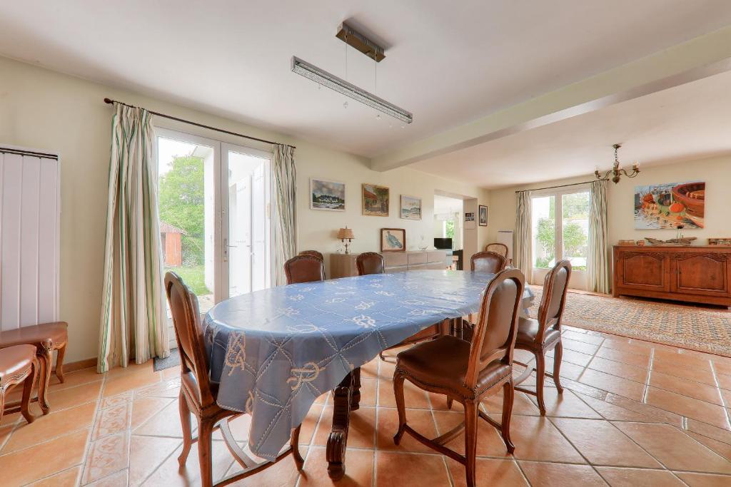 Maison avec jardin pour 10 - 600m plage - 3