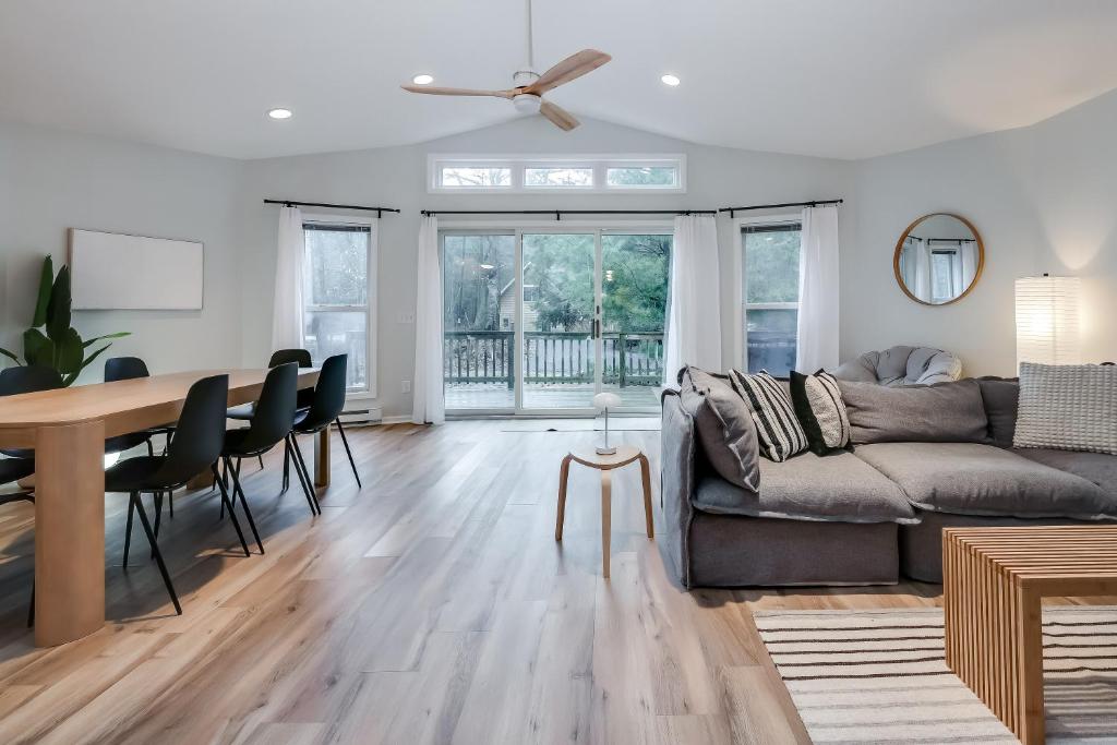 Dunes & Waves Retreat - Perfect Lake Getaway, Mears