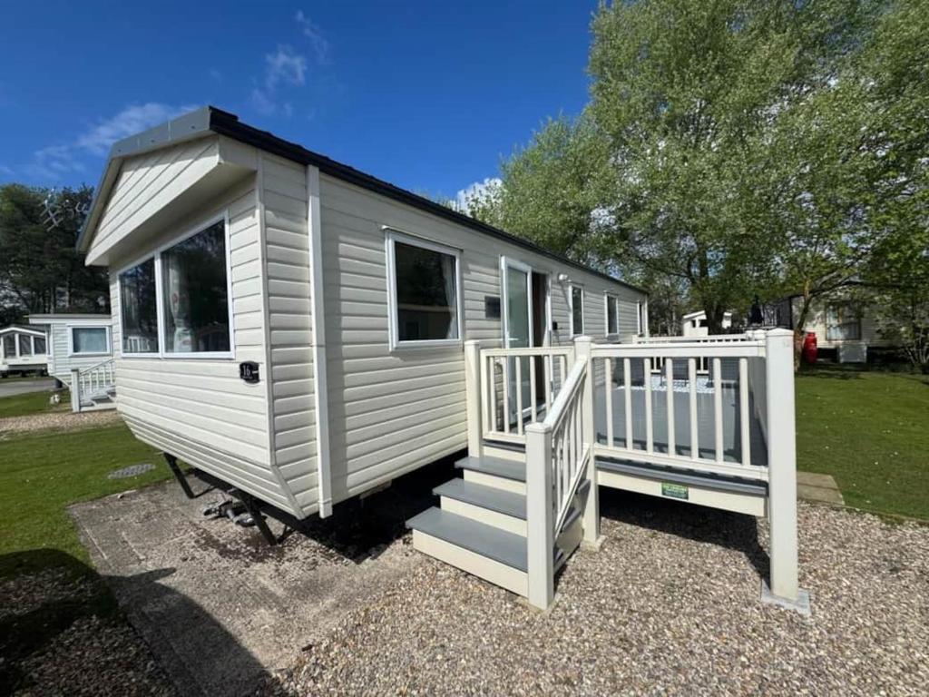 Lavish Larch 16 Larch view, Tattershall