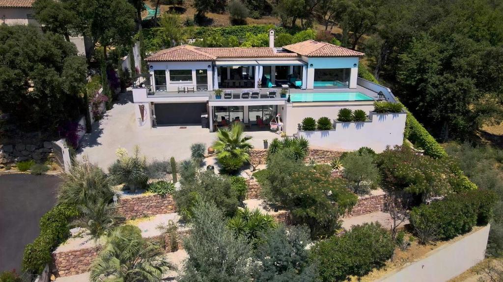 Architect's Villa With Esterel Mountain Views, Les Adrets de l'Esterel