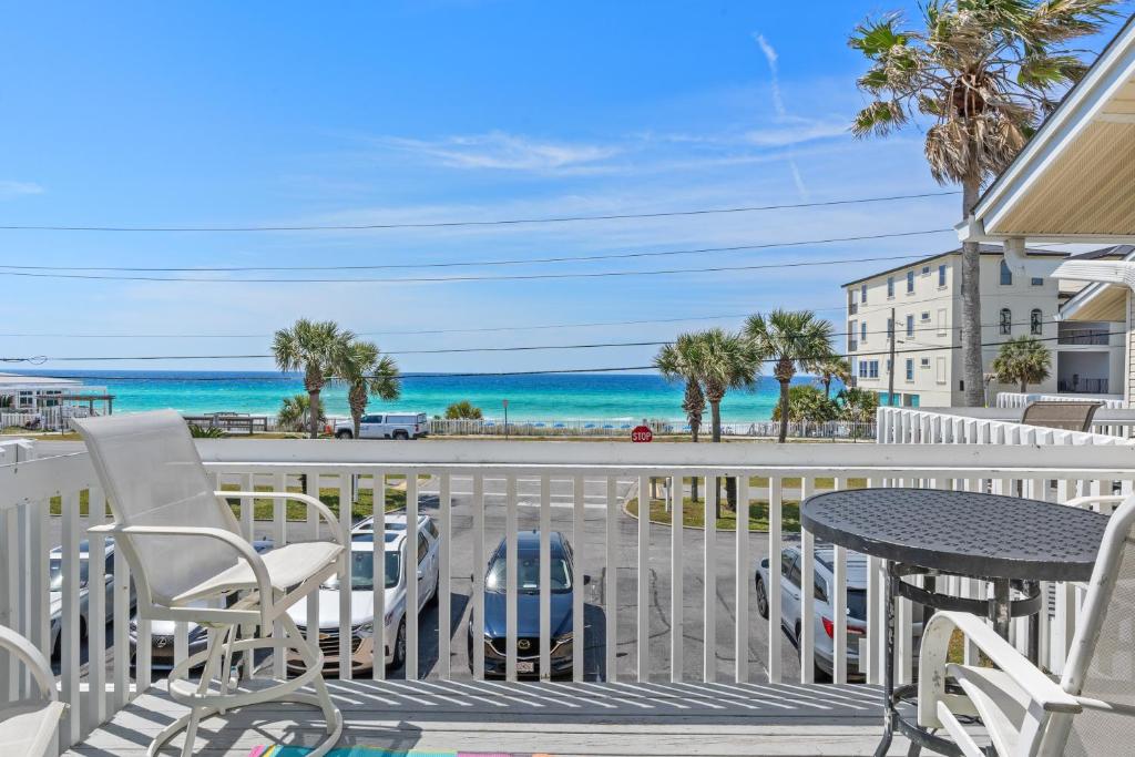 Beach Escape, King Suite, Ocean Views, Pet Friendly, Destin