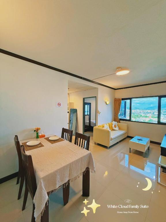 White Cloud Family Suite, Ban Kho Hong