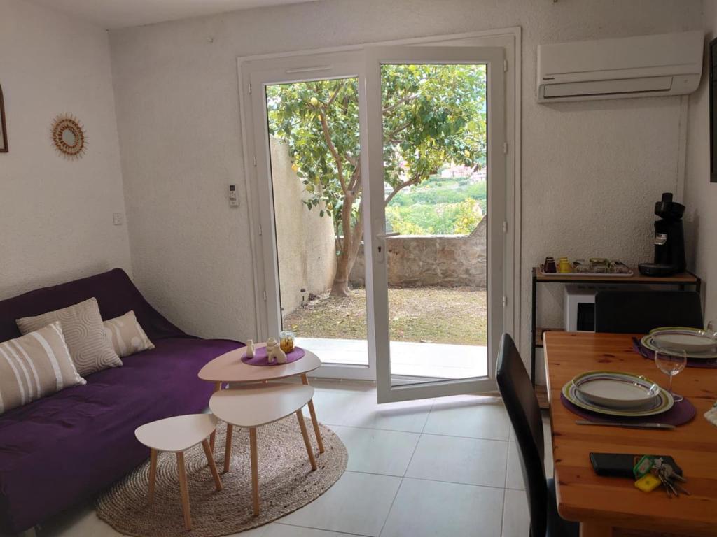 3CPF29 Appartement avec jardinet et parking, proche centre-ville - 2
