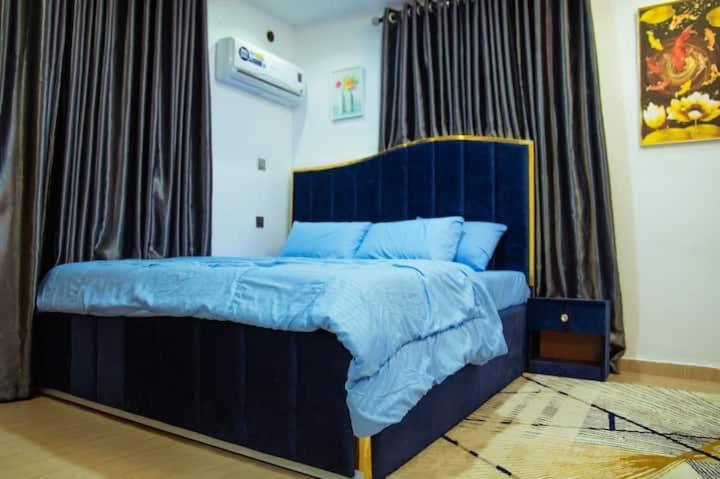 Rhaaf Apartment, Mama